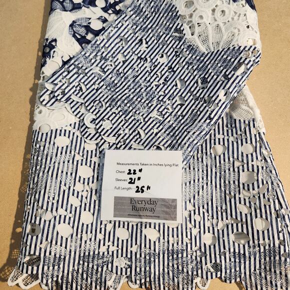 Chico’s Navy White Lace Blouse Size Large Bell Sleeve Lined Crochet Holiday Work - Picture 9 of 9